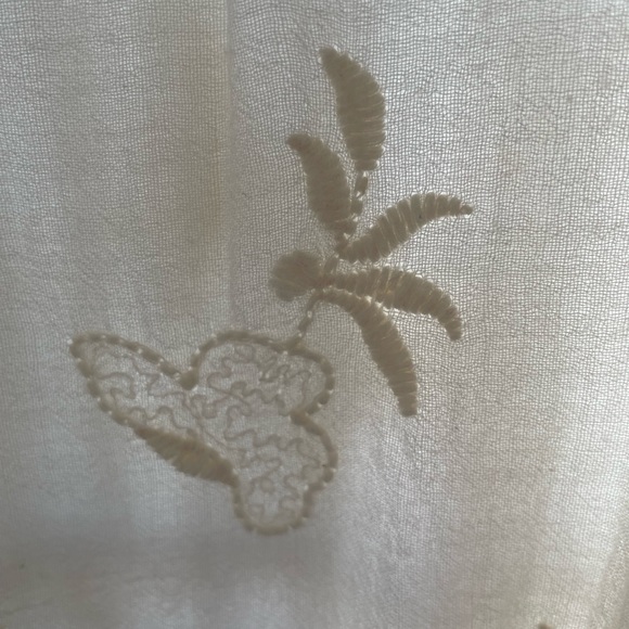 Elegant and beautiful Zara embroidered girls dress in cream tone - Picture 3 of 5